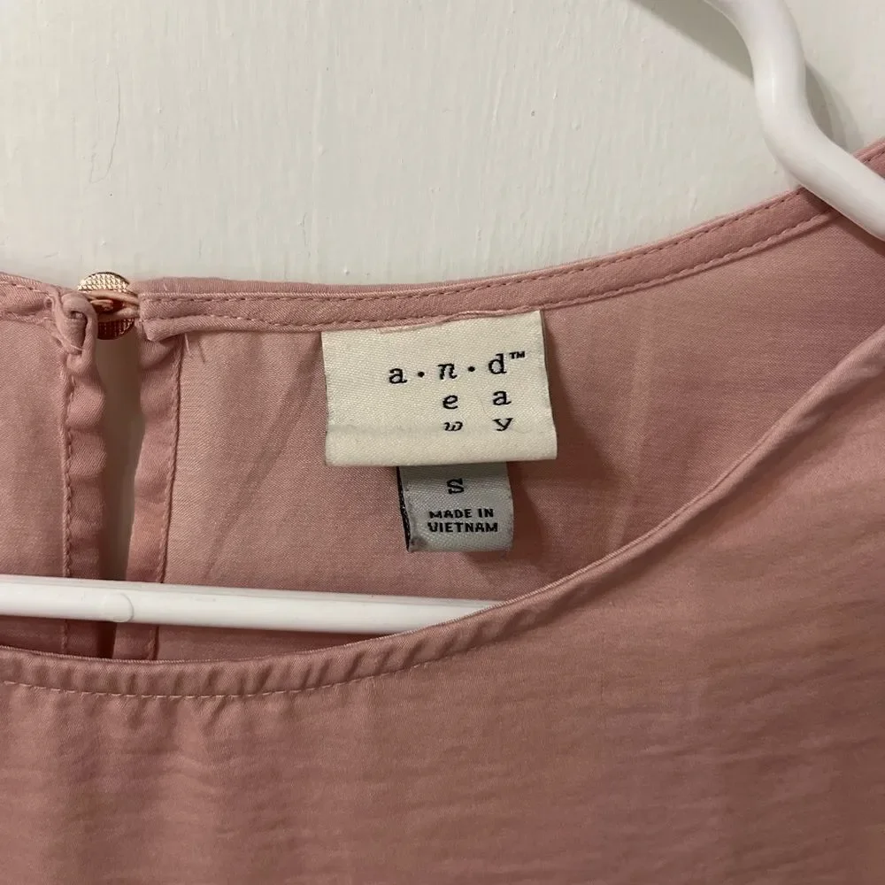 Rose colored blouse - Picture 3 of 4